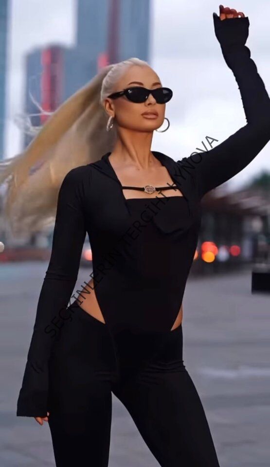 Kadın Uzun Kollu Kare Yaka Toka Ve Bel Dekoltesi Detaylı Tulum Tulum