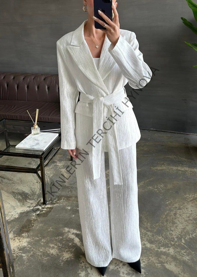 Ekru Beli Kuşaklı Ceket Ve Pantolon Parlak Takım