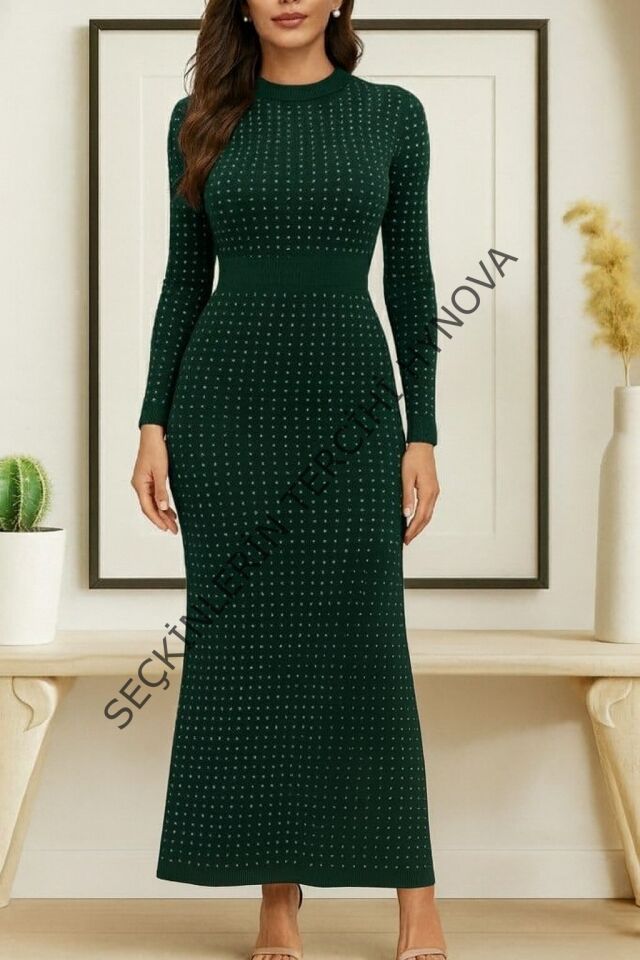 Kadın Uzun Kollu Bisiklet Yaka Taşlı Midi Kadife Elbise