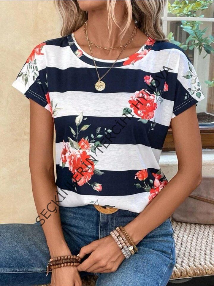 Kadın Çiçek Desenli Yatay Şeritli Bisiklet Yaka Tişört