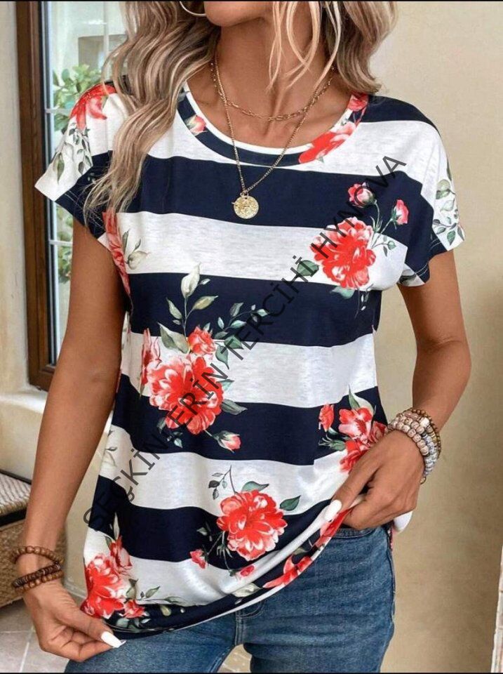 Kadın Çiçek Desenli Yatay Şeritli Bisiklet Yaka Tişört
