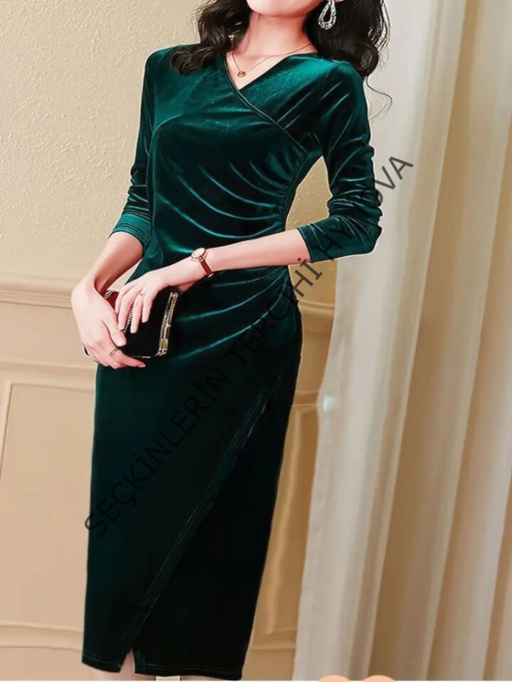 Kadın Uzun Kollu Kruvaze Yakalı Yandan Büzgülü önden çapraz Detaylı Midi Kadife Elbise