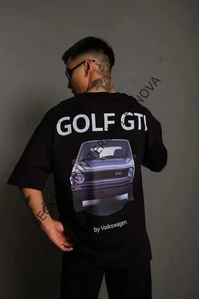 Erkek Oversize Baskılı Tişört – Golf GTI Retro Araba Desenli, Ön - Arka Dijital Baskı, Sokak Modası Stil - Siyah