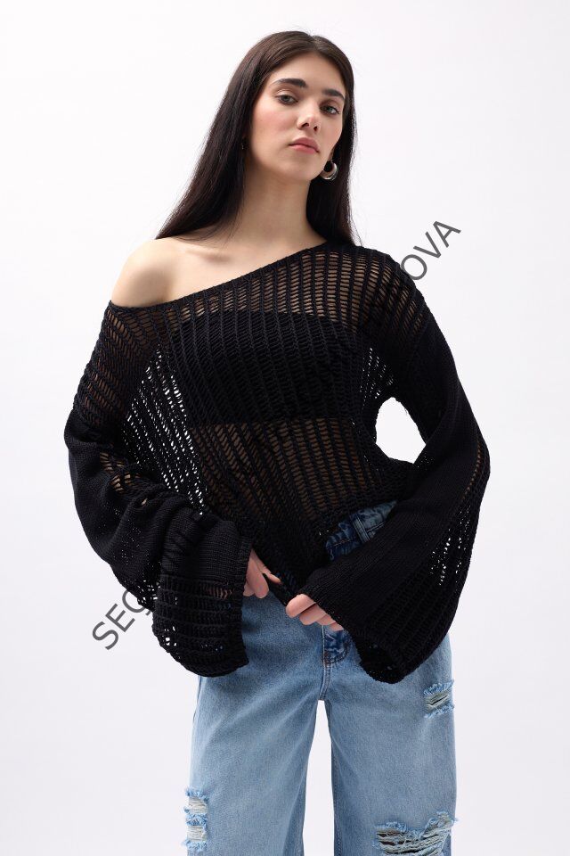 Kayık Yaka Ajurlu Bluz