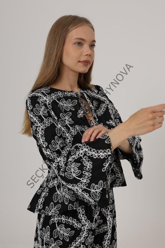 Fiyonk Bağlamalı Brode Bluz - Siyah