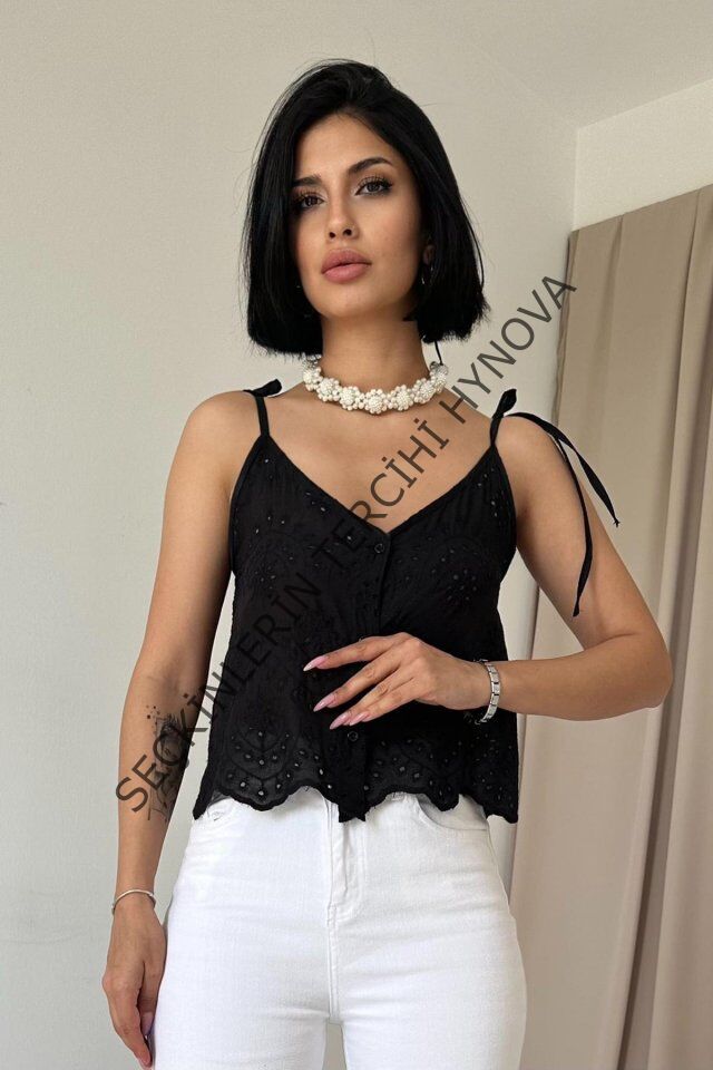 Siyah Bağcıklı Brode Bluz