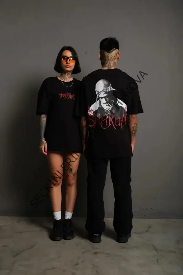 Erkek Oversize Tişört – Beyaz 24/1 Penye Kumaş, Bisiklet Yaka, Ön - Arka Baskılı, Streetwear Tarzı Rahat Büyük Kalıp T-Shirt - Siyah