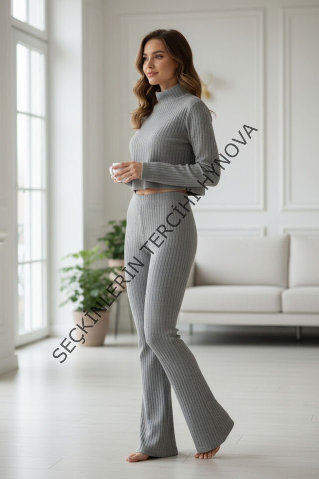 Kadın Fitilli Eşofman Takımı – Gri Boğazlı Crop Üst & İspanyol Paça Pantolon, Esnek Rahat Kalıp