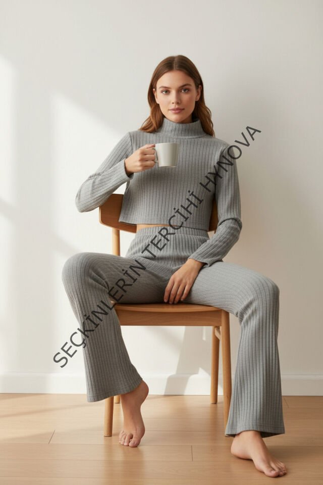 Kadın Fitilli Eşofman Takımı – Gri Boğazlı Crop Üst & İspanyol Paça Pantolon, Esnek Rahat Kalıp