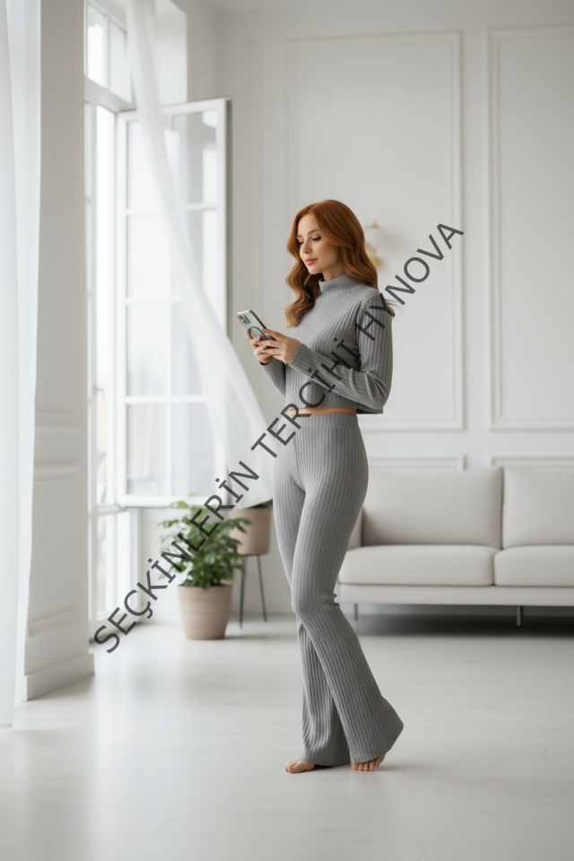 Kadın Fitilli Eşofman Takımı – Gri Boğazlı Crop Üst & İspanyol Paça Pantolon, Esnek Rahat Kalıp