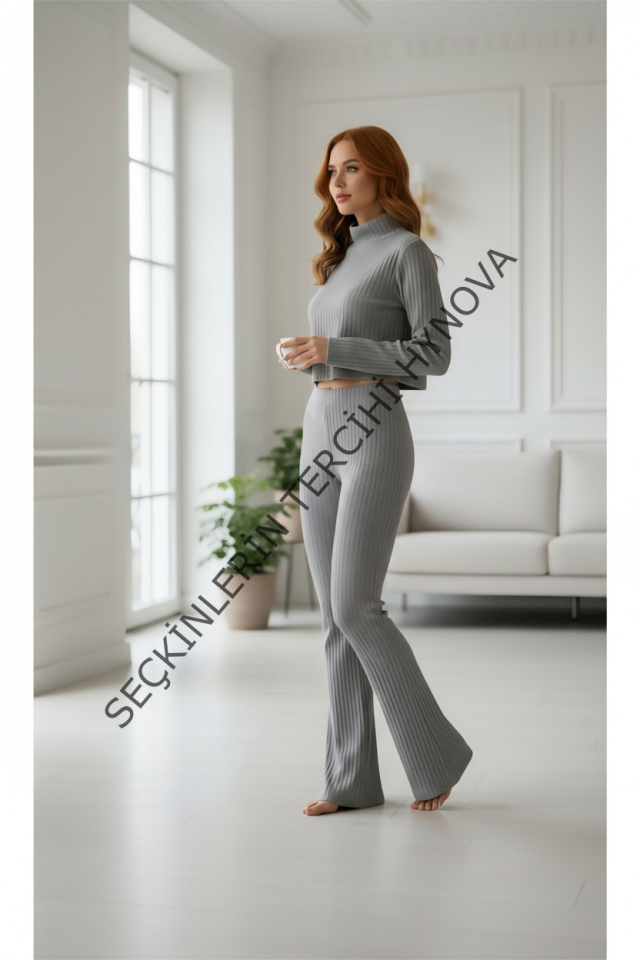 Kadın Fitilli Eşofman Takımı – Gri Boğazlı Crop Üst & İspanyol Paça Pantolon, Esnek Rahat Kalıp
