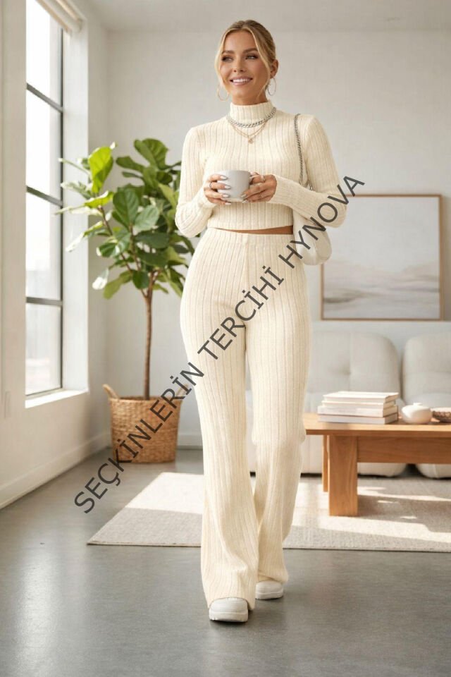 Kadın Ekru Çizgili Boğazlı Crop Top ve Yüksek Bel Eşofman Takımı Spor Şık Kombin