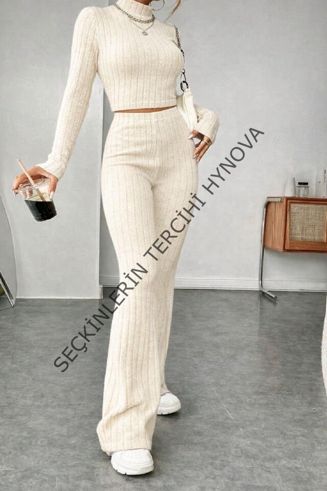 Kadın Ekru Çizgili Boğazlı Crop Top ve Yüksek Bel Eşofman Takımı Spor Şık Kombin