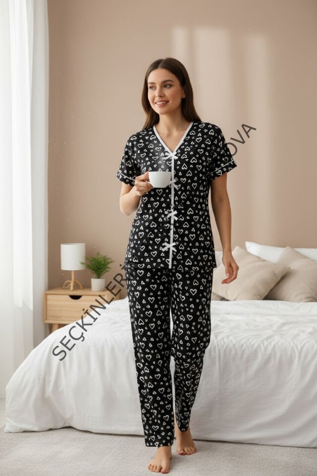 Kadın Siyah Kalp Desenli Fiyonklu Kısa Kollu Uzun Pijama Takımı