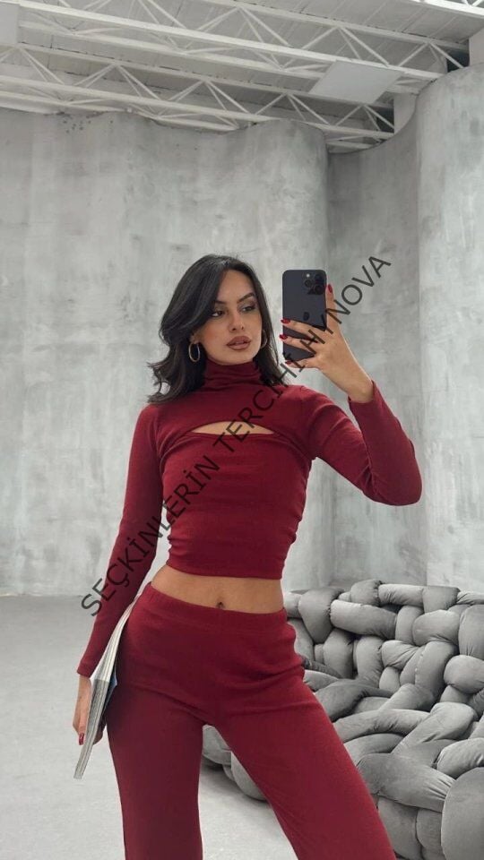 Kadın Uzun Kollu Pencere Detay Göğüs Dekolteli Bluz Ve Bol Paça Pantolon Ikili Takim