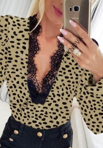 Kadın Uzun Kollu önden Derin Dantel Yaka Leopar Desenli Dalgıç Bluz