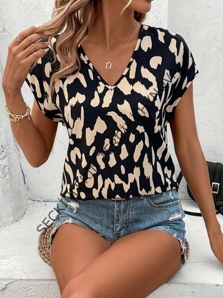 Kadın Kısa Kollu V Yakalı Desenli Süprem Bluz