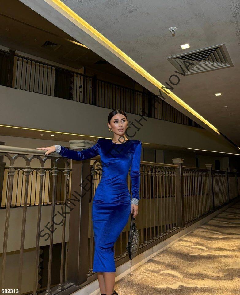 Kadın Bisiklet Yaka Vatkalı Manşet Detay Kadife Kumaş Midi Boy Elbise