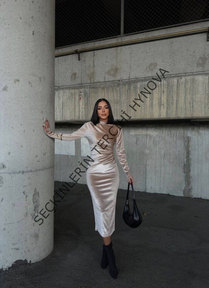 Kadın Uzun Kollu Yarım Balıkçı Yaka Büzgü Detay Kadife Kumaş Elbise