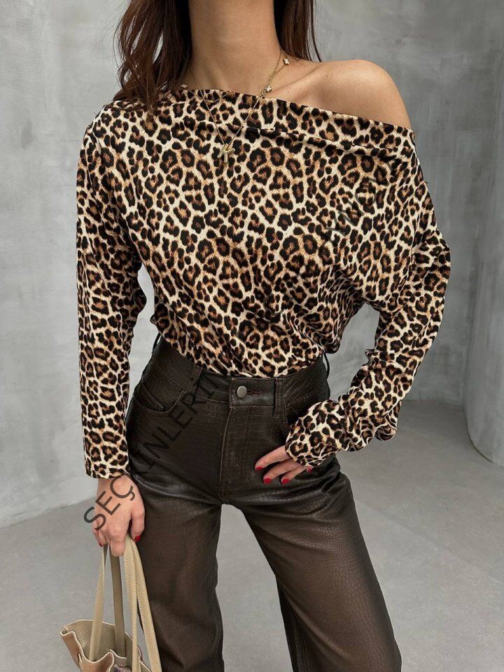 Kadın Leopar Desenli Düşük Omuzlu Bluz