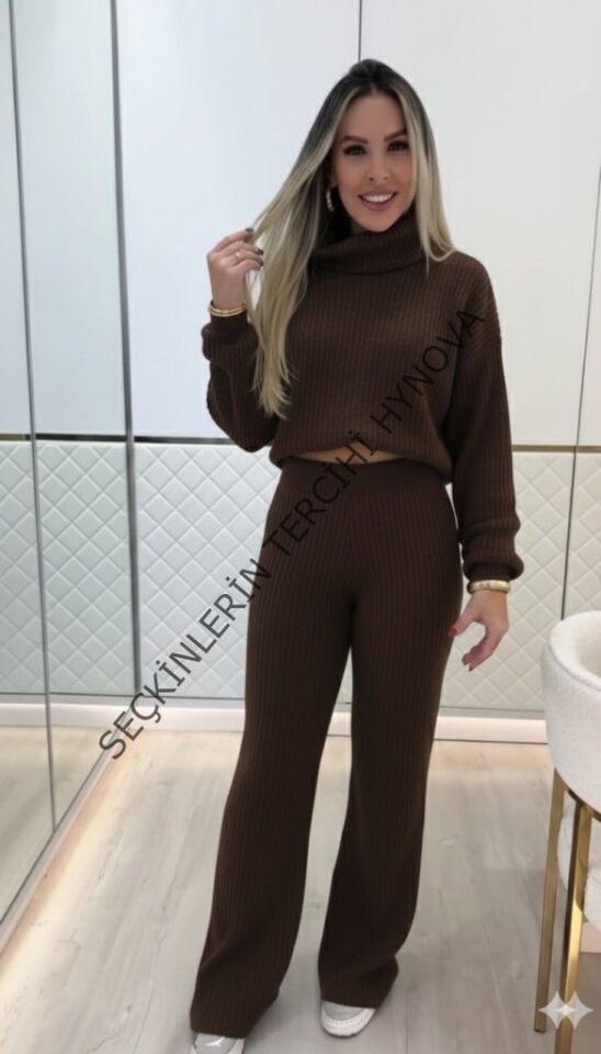 Kadın Uzun Kollu Balıkçı Yaka Kısa Triko Bluz Ve Pantolon Ikili Takım