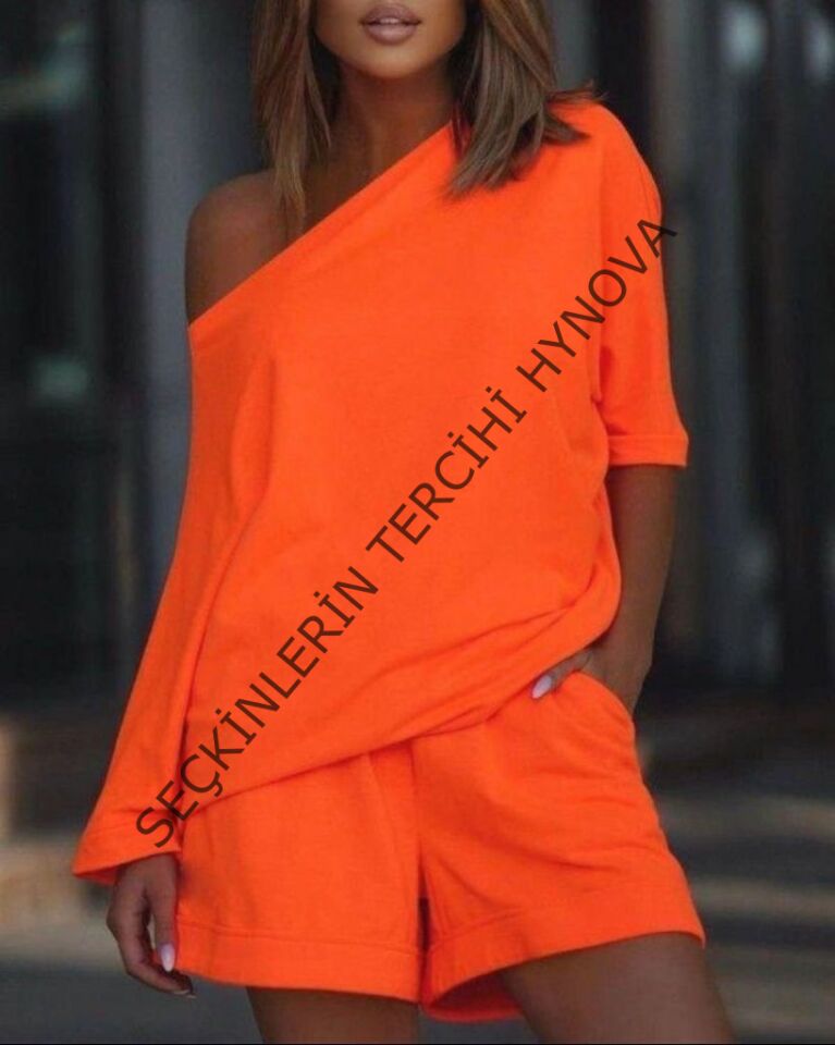 Kadın Kayık Yaka Salaş Iki Iplik Bluz Ve şort Ikili Takım