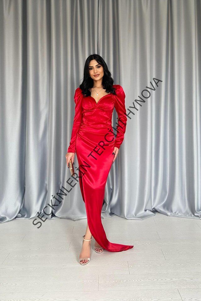 Kırmızı Göğsü Kuplu Yırtmaçlı Elbise