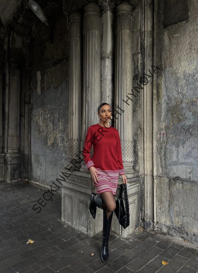 Kadın Uzun Kollu Bisiklet Yaka Kol Ağzı Ve Etek Ucu Baskılı Iki Iplik Elbise