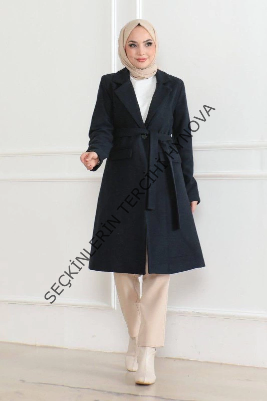 Kaşe Kaban – Uzun Boy Kruvaze Yaka, Kuşaklı Tesettür Kışlık Kaban, Astarlı Şık Yünlü Dokuma Oversize Rahat Kalıp, Cepli Modern Kaşe Mont Modeli - Lacivert