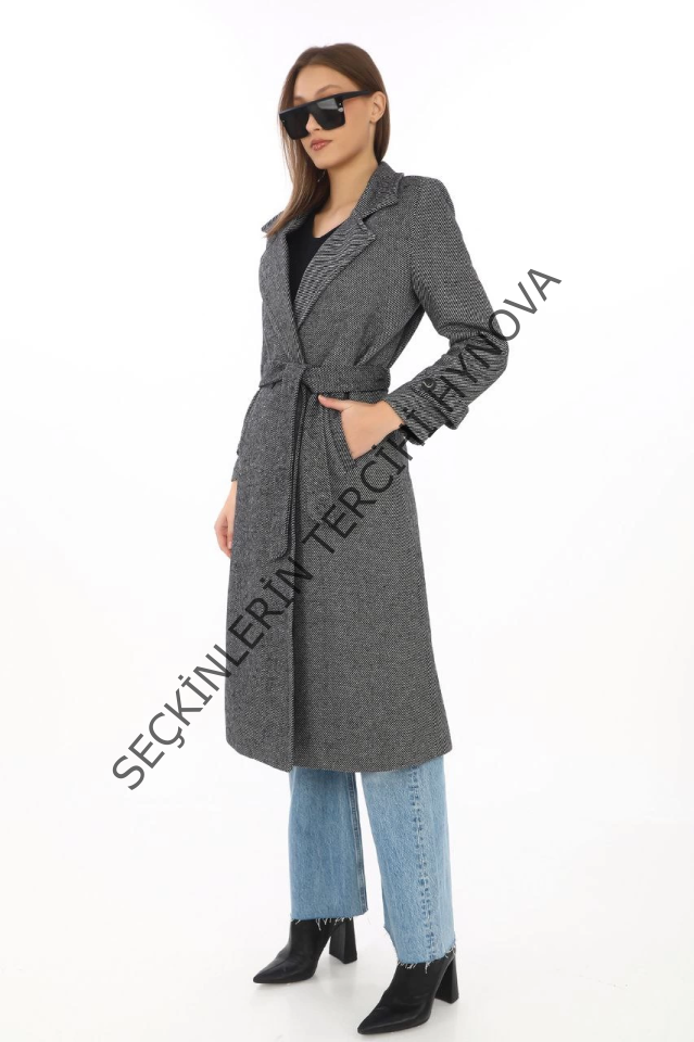 Balık Sırtı Kaşe Kaban – Uzun Boy Kruvaze Yaka Kuşaklı Astarlı Kışlık Tesettür Kaban, Yünlü Dokuma Kaşmir Kumaş, Cepli Rahat Oversize Kalıp Şık Modern Kaban Mont Modeli (Günlük Ve Özel Gün Kombinlerine Uygun) - Füme