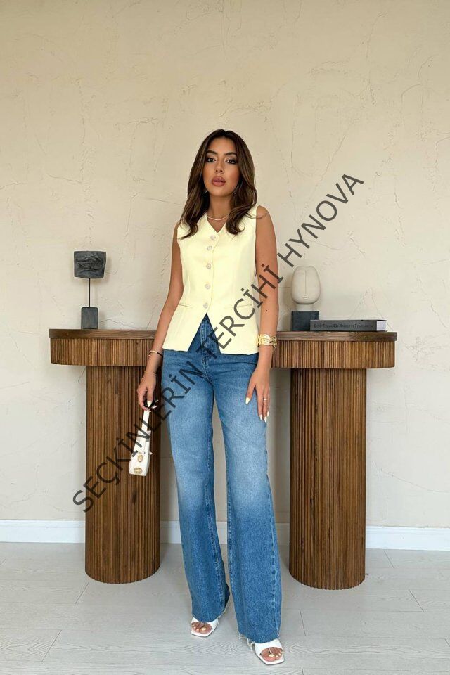 Sarı Belden Oturtma Detaylı Düğmeli Yelek