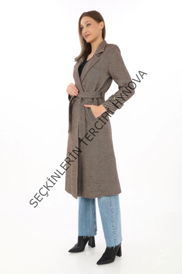 Balık Sırtı Kaşe Kaban – Uzun Boy Kruvaze Yaka Kuşaklı Astarlı Kışlık Tesettür Kaban, Yünlü Dokuma Kaşmir Kumaş, Cepli Rahat Oversize Kalıp Şık Modern Kaban Mont Modeli (Günlük Ve Özel Gün Kombinlerine Uygun) - Vizon