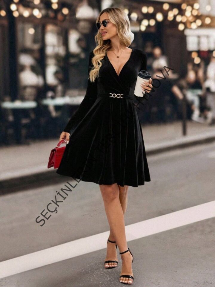 Kadın Uzun Kollu Kruvaze Yakalı Toka Detaylı Mini Kadife Elbise