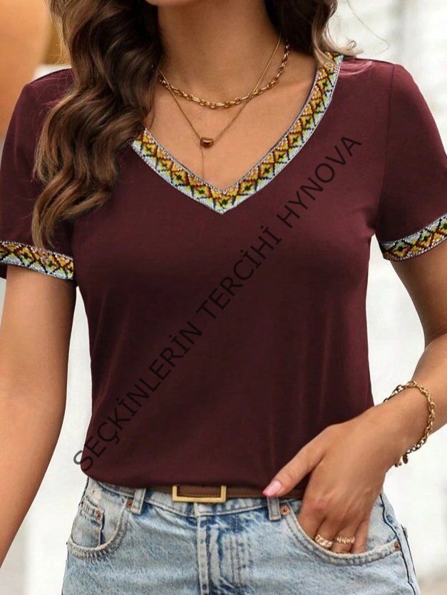 Kadın Kısa Kollu V şerit Etnik Desen Yakalı Viskon Bluz