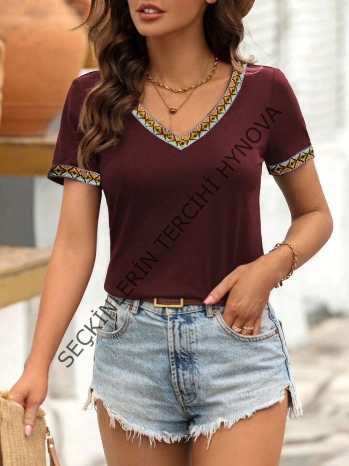 Kadın Kısa Kollu V şerit Etnik Desen Yakalı Viskon Bluz