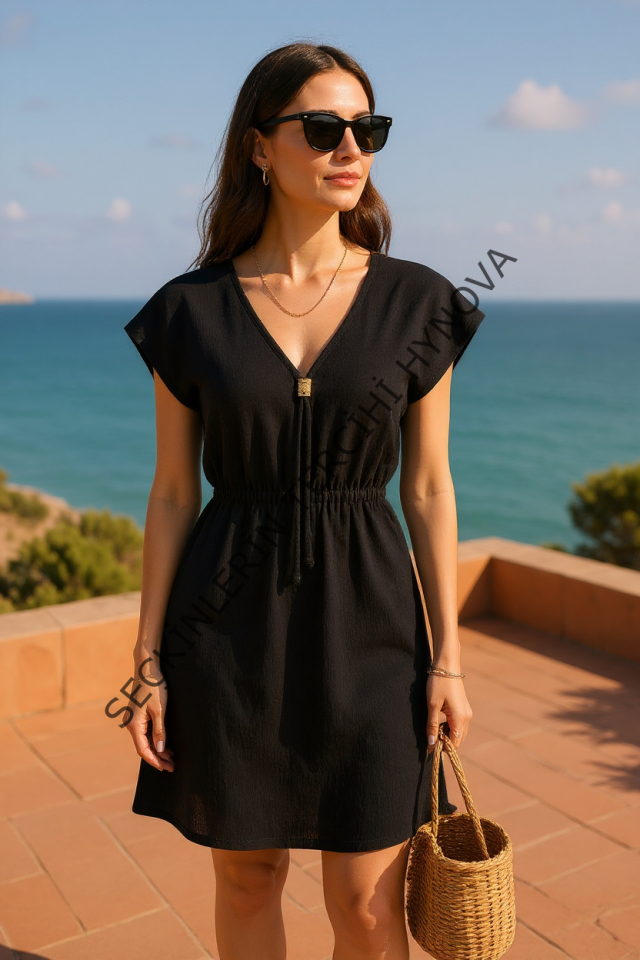 Kadın Siyah Yanları Yırtmaçlı Tokalı V Yaka Mini Plaj Elbisesi – Şık, Rahat ve 4 Mevsim Kullanıma Uygun