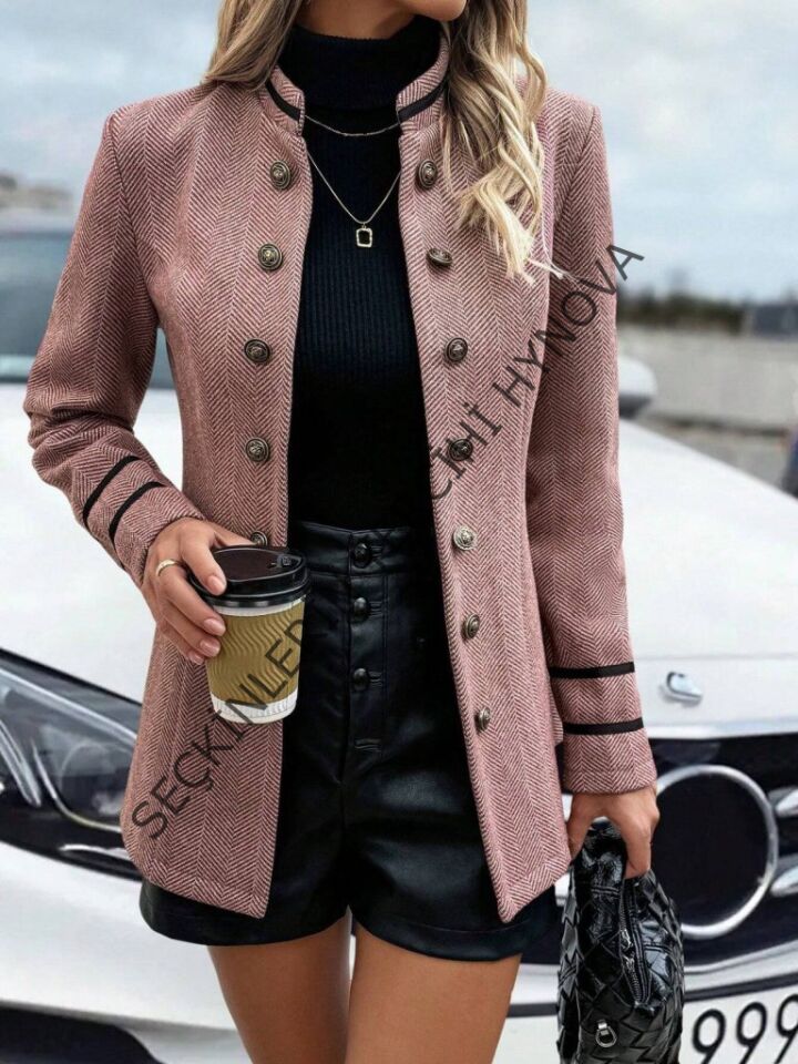 Kadın Uzun Kollu Hakim Yaka Düğme Detaylı Mini Dokuma Ceket