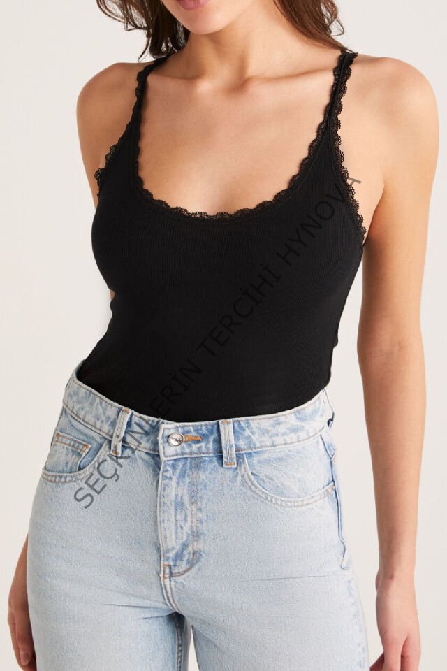 Kadın Siyah Normal Kalıp Dantel Detalı Ince Askılı Oyuk Yaka Atlet – Modern ve Şık Tasarı