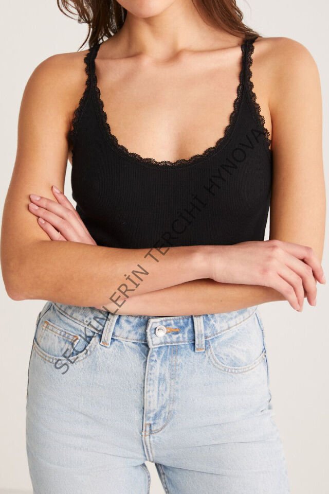 Kadın Siyah Normal Kalıp Dantel Detalı Ince Askılı Oyuk Yaka Atlet – Modern ve Şık Tasarı