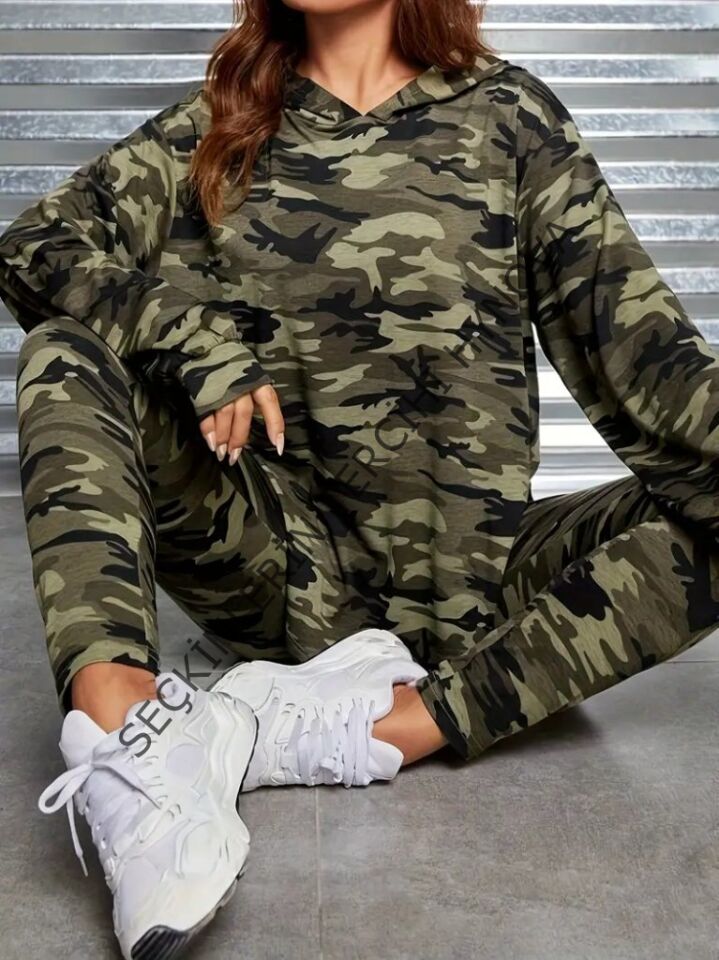 Kadın Uzun Kollu Kapşonlu Kamuflaj Desenli Bluz Ve Pantolon Tayt Ikili Takım