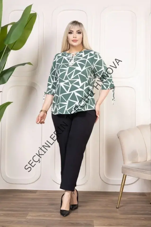 Desenli Püsküllü Viskon Bluz Bebe Yaka Kısa Kollu Big Size Rahat Kesim - Desenli