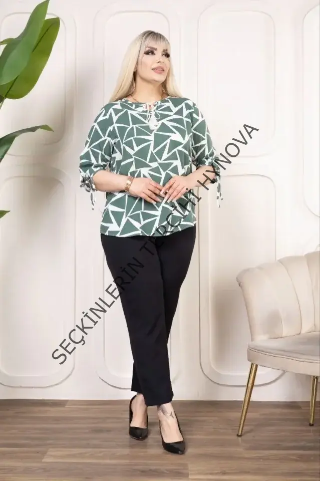 Desenli Püsküllü Viskon Bluz Bebe Yaka Kısa Kollu Big Size Rahat Kesim - Desenli