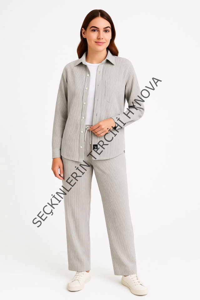 Kadife Oversize Takım – Gömlek Ve Pantolon İkili Set Füme Corduroy Şıklığı, Rahat Ve Zarif Duruş Yumuşak Dokulu Kadife Kumaş, Düğmeli Gömlek Üst Ve Lastikli Pantolon Alt Parça Ile Gün Boyu Konfor- Gri