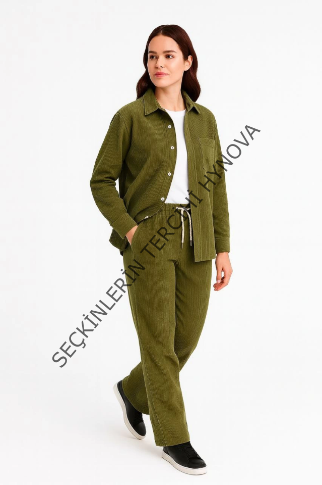Kadife Oversize Takım – Gömlek Ve Pantolon İkili Set Füme Corduroy Şıklığı, Rahat Ve Zarif Duruş Yumuşak Dokulu Kadife Kumaş, Düğmeli Gömlek Üst Ve Lastikli Pantolon Alt Parça Ile Gün Boyu Konfor- Haki