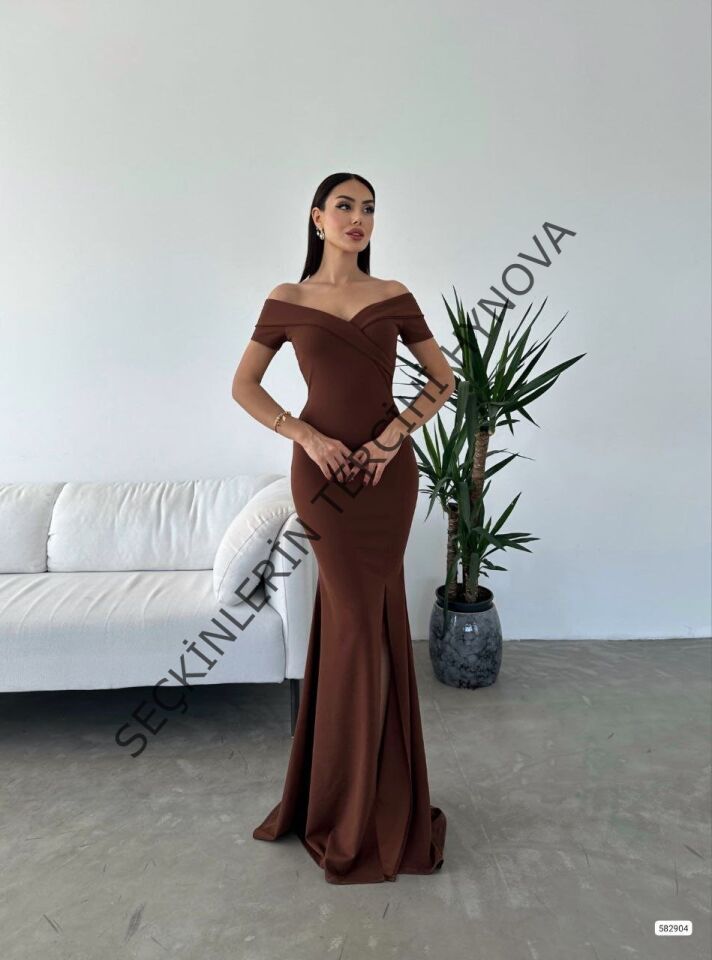 Kadın Dalgıç Kumaş Kayık Yaka Ve Dekolte Detaylı Elbise