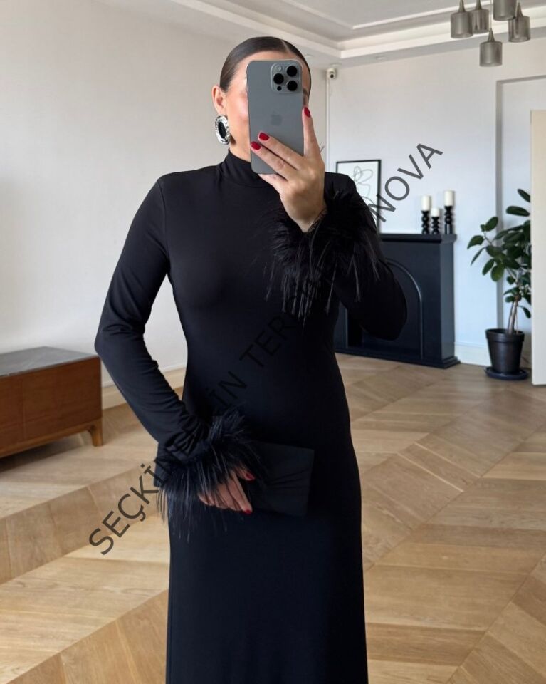 Kadın Uzun Kollu Balıkçı Yaka Kol Ağzı Tüy Detaylı Uzun Krep Elbise