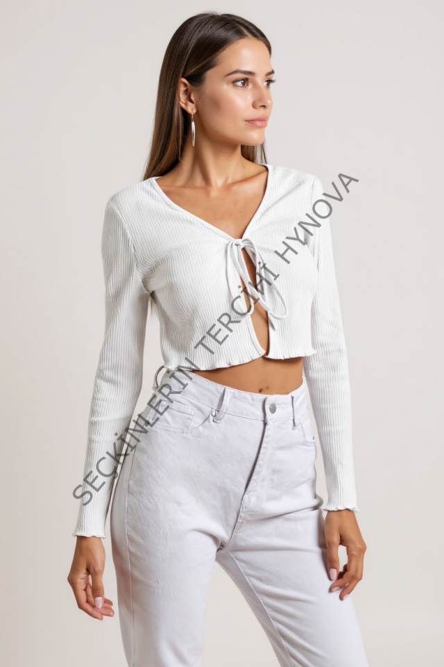 Kadın Beyaz Uzun Kollu Önden Bağlama Detaylı Crop Top Bluz – Şık, Rahat ve Kolay Kombinlenebilir