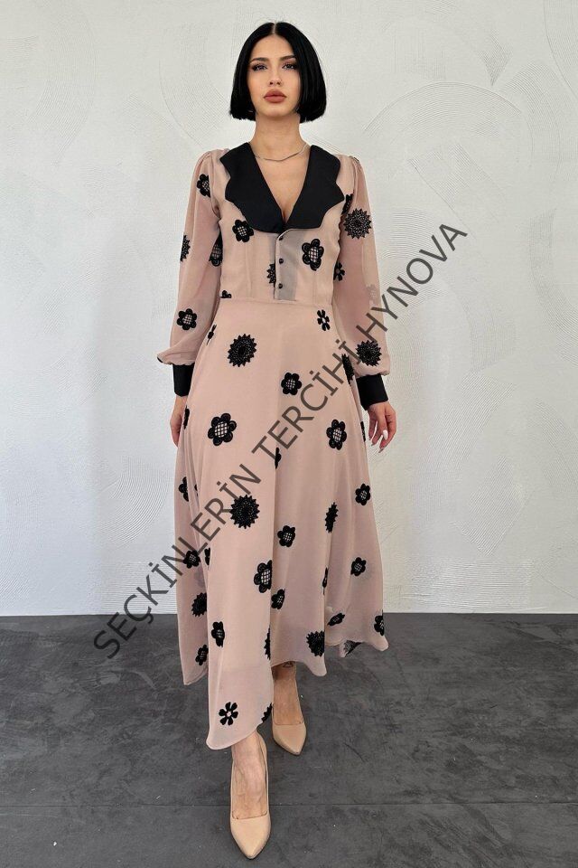 Vizon Yaka Nakışlı Elbise