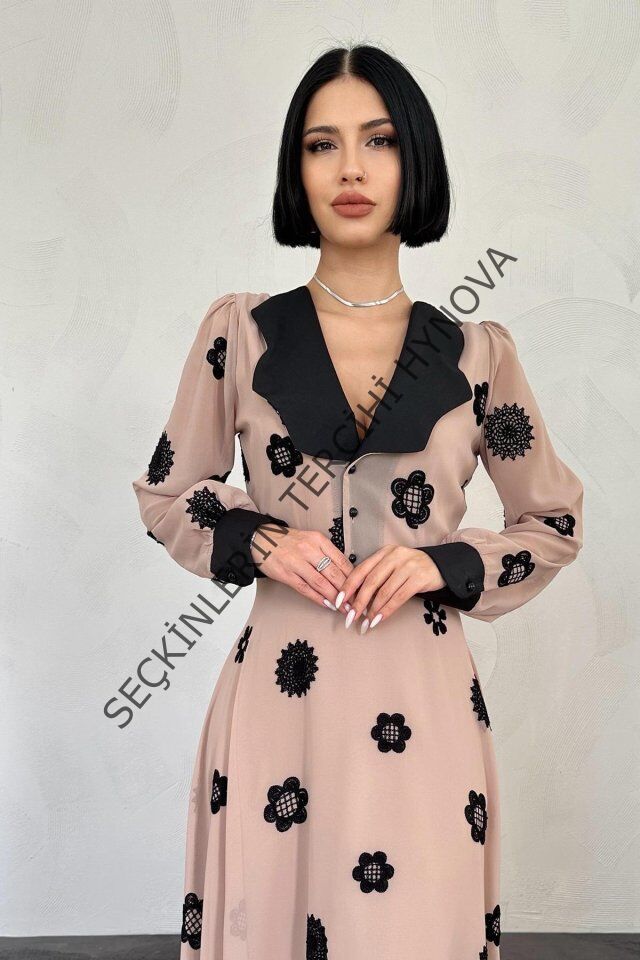 Vizon Yaka Nakışlı Elbise