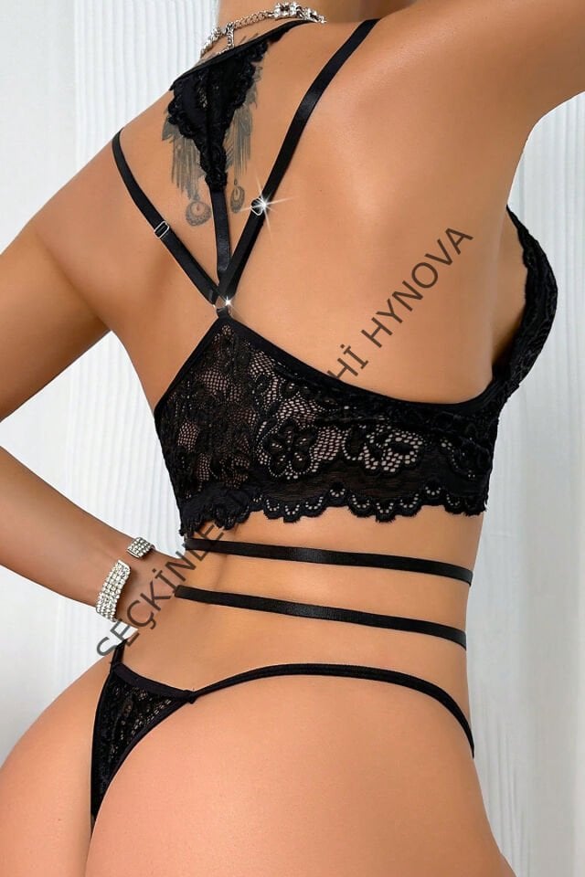 Kadın Siyah Çift Sıra Çapraz Askılı Cut-Out Tanga Detaylı Şık Takım – Modern, Konforlu ve Günlük Kombinlere Uygun